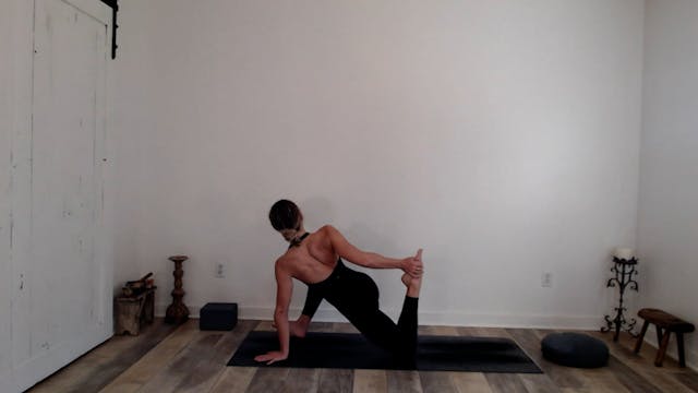 30 min Hatha Yoga w/ Ashley- Breathe ...