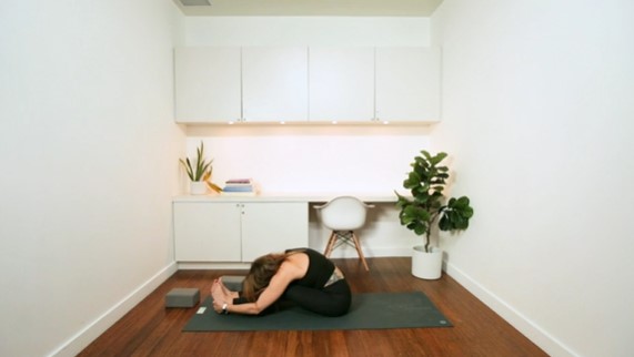 Buttery Bedtime Stretch (30 min) - with Vanessa Bourget