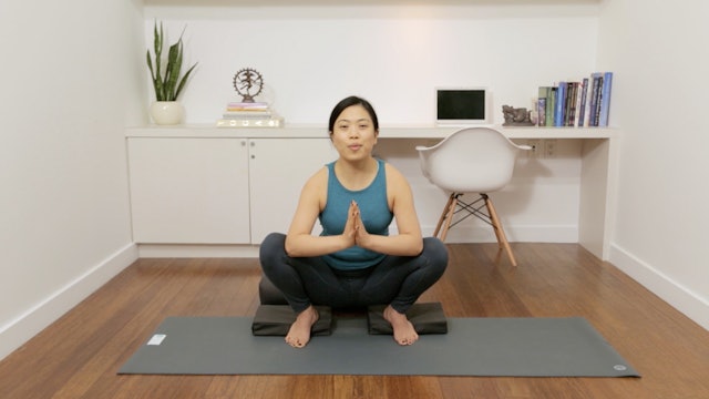 Tutorial: How Malasana Can Help You Pre-Natal (5 min) — with Quynh Mi