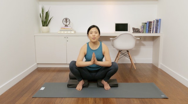 Tutorial: How Malasana Can Help You Pre-Natal (5 min) — with Quynh Mi