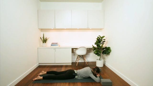 Knee-Friendly Hatha Yoga (50 min) - w...