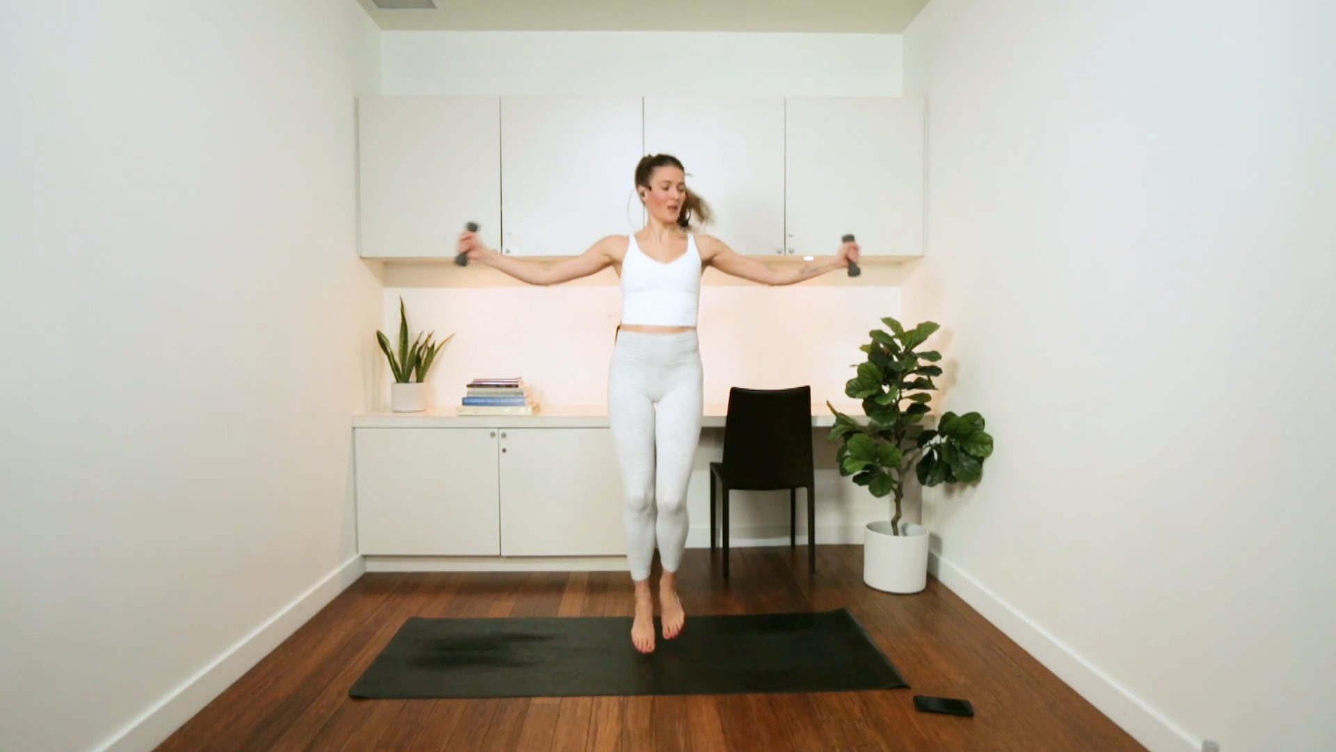 Cardio Barre Burn (30 min) - with Heather Obre