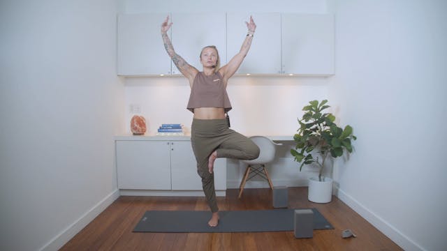 Hip and Heart Opening Flow Yoga for L...