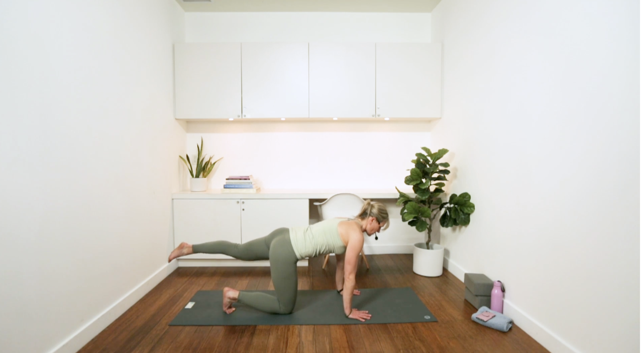 10 Minute Tone: Back (10 min) - with Hana Weinwurm