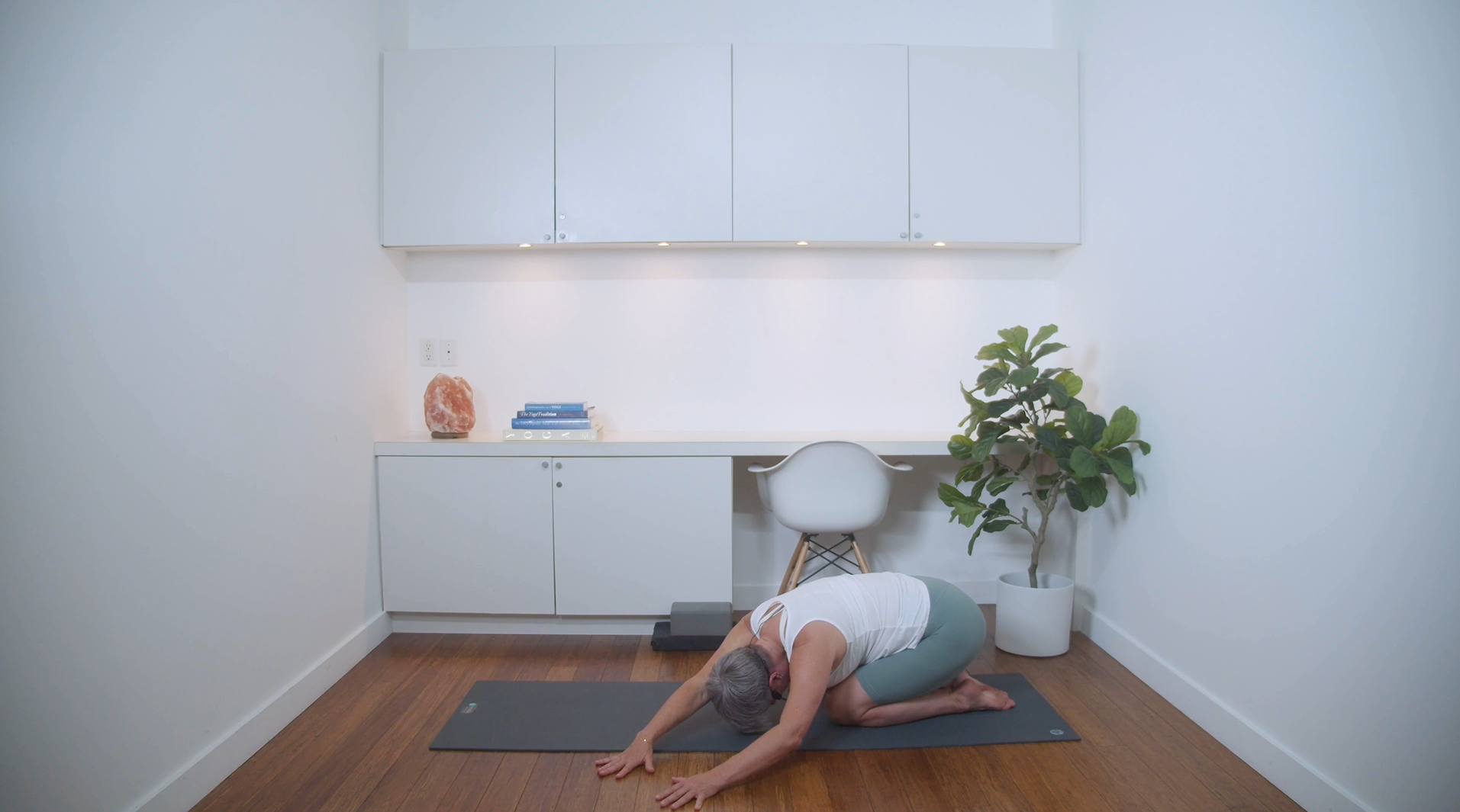 Perimenopause Yoga: Breathwork & Yin for Brain Fog (30 min) - with Lucy St. John