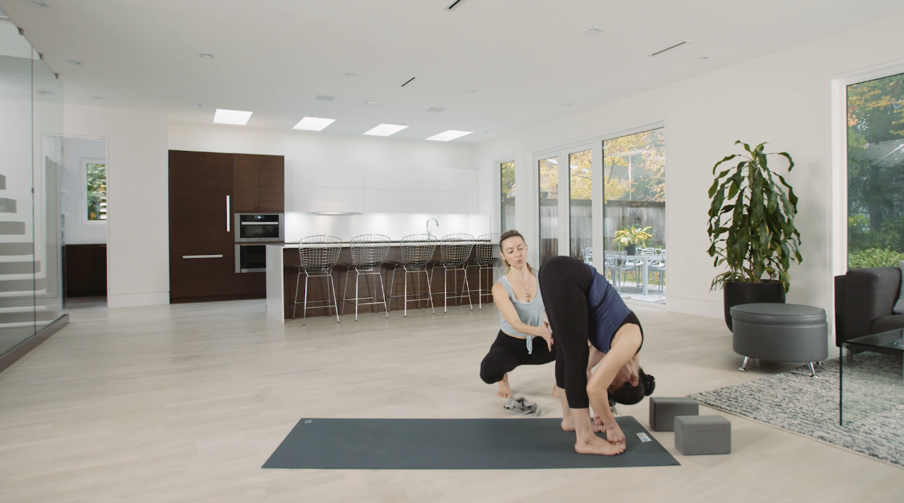 Hatha Yoga for Tight Hamstrings (30 min) – with Jayme Burke