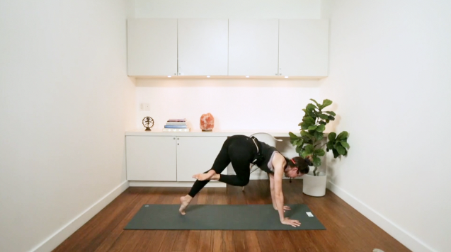  Strong Core Flow (40 min) - with Alison Klektau