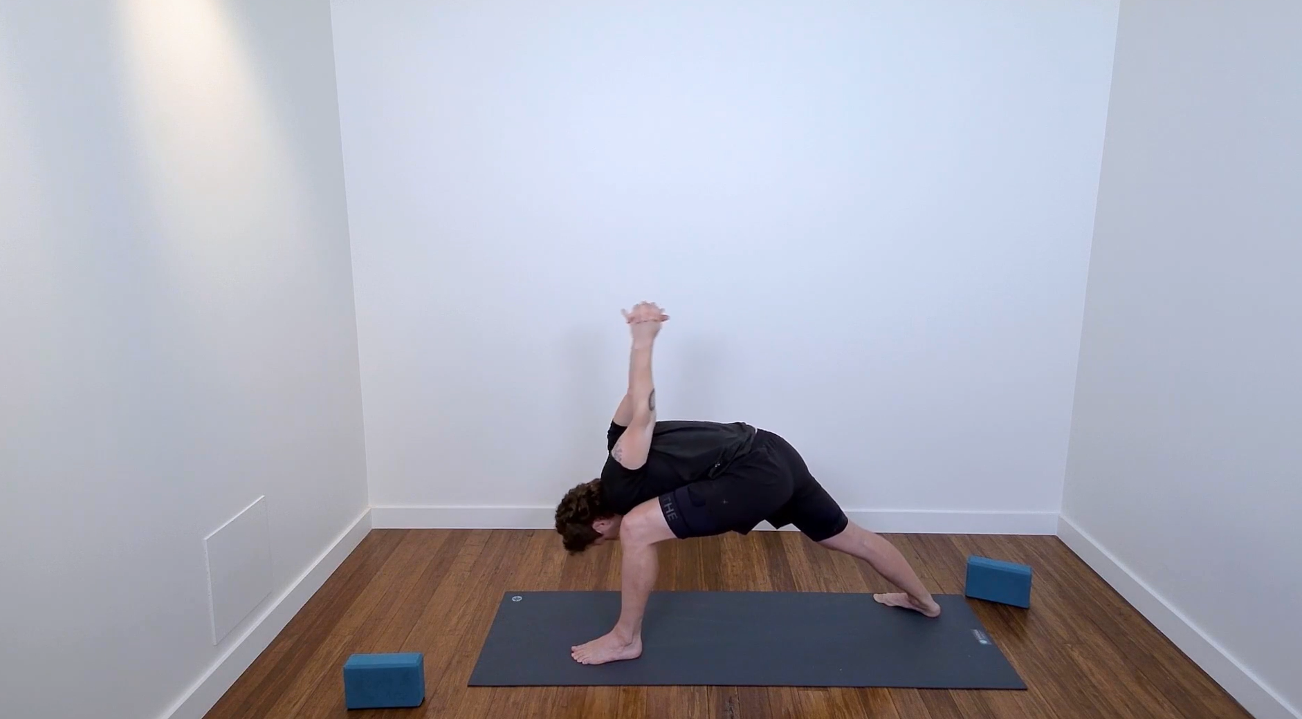 Fluid Flow Yoga (60 min) - Connor Roff