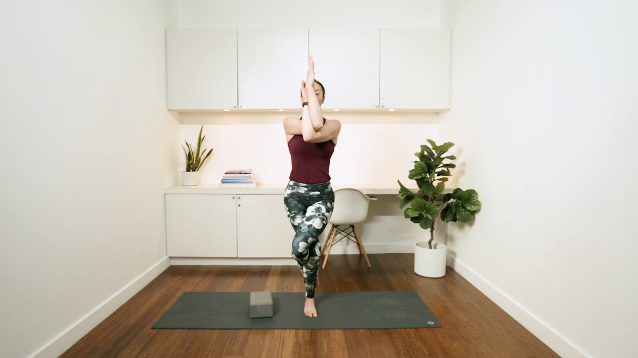Tutorial: Eagle Pose (5 min) – with Rachel Scott