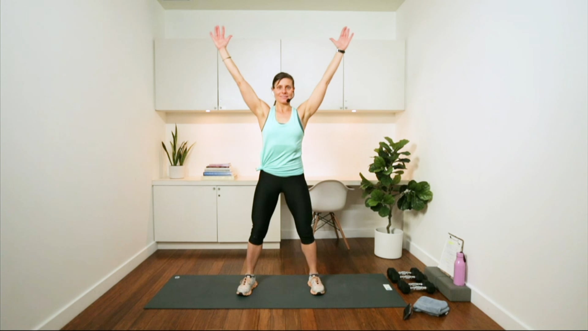 Full Body Express Workout (30 min) - with Hana Weinwurm