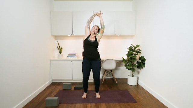 Stretch & Release Pre-natal Yoga (40 min) - with Brooklyn McLaren