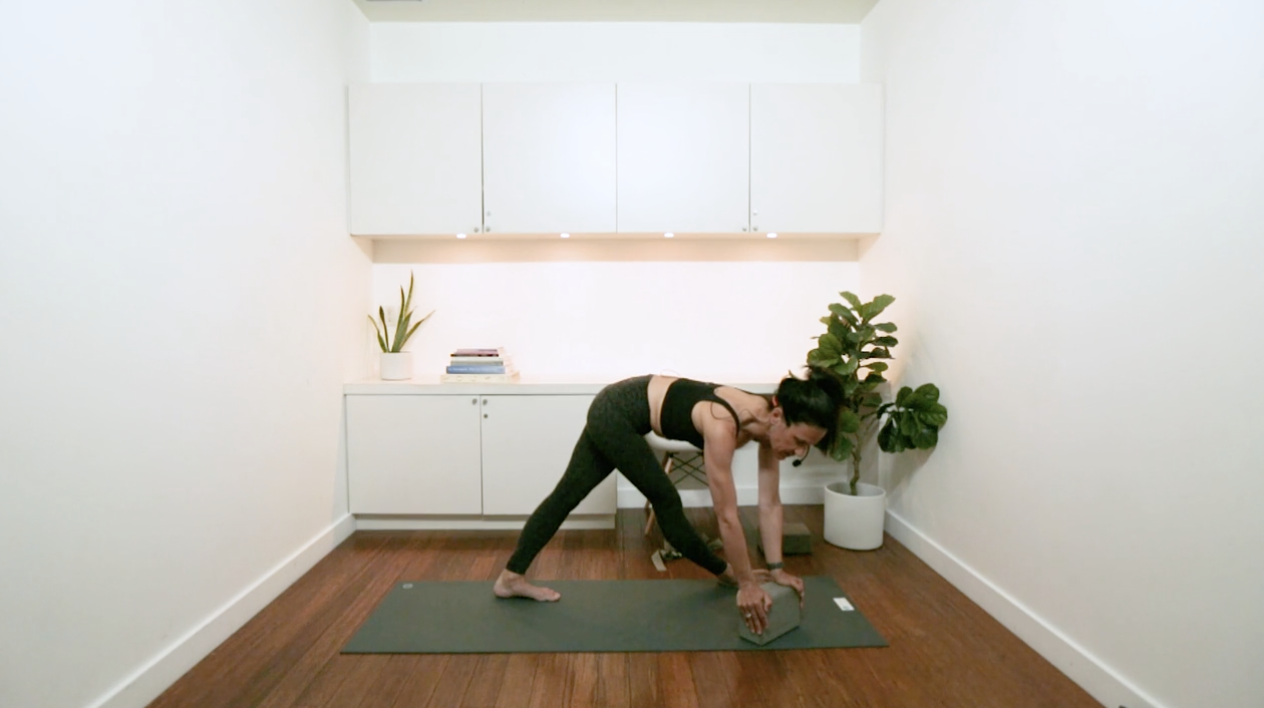 Hip-Opening Flow (60 min) - with Jasmina Egeler