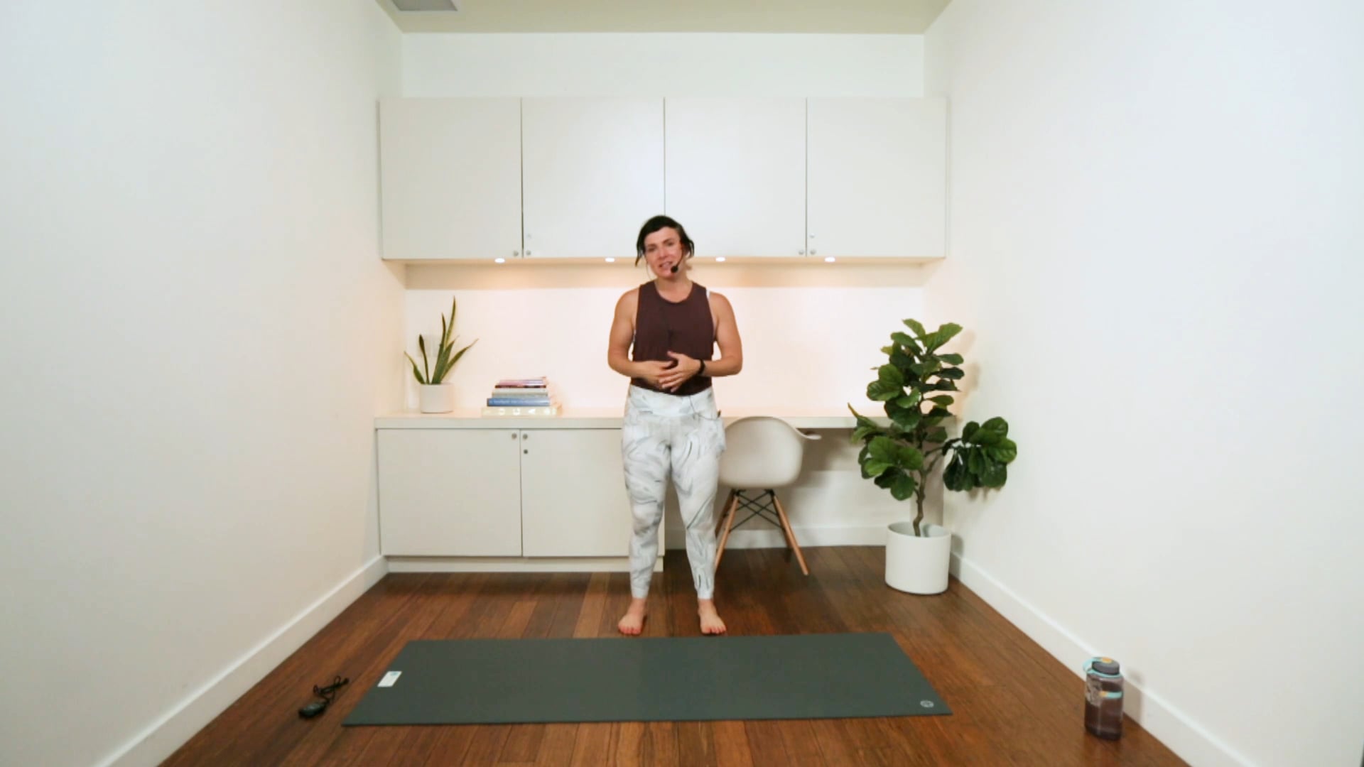 Apartment Friendly Workout (40 min) - with Naomi Joy Gallagher