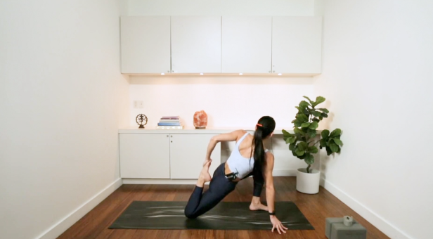 Morning Flow (20 min) - with Samaneh Asgharzadeh