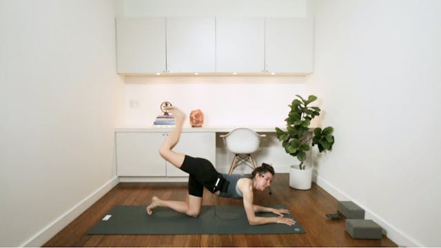 Fast Paced Pilates (30 min) - with Al...