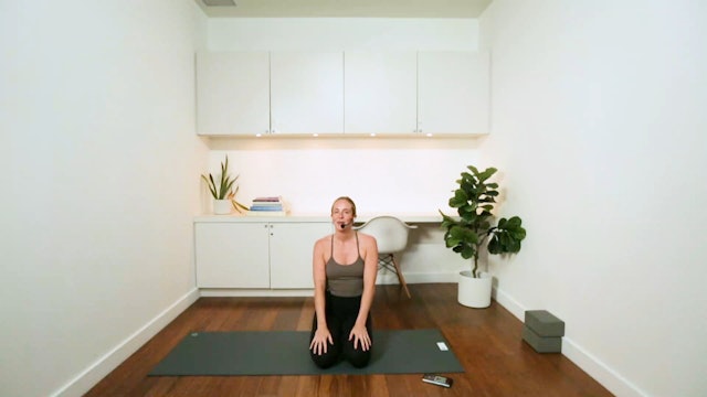 80's Cardio Power Yoga (45 min) - with Mikaela Millington