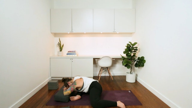 Yin Yoga for Deep Relaxation (33 min) - with Brooklyn Mclaren