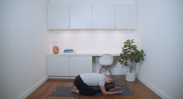 Yin Yoga and Mudras (20 min) - with L...