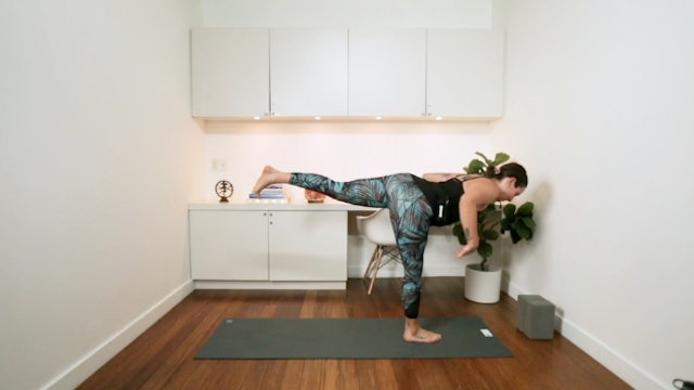 Balance & Flow Yoga (30 min) - with Kyra Morrison