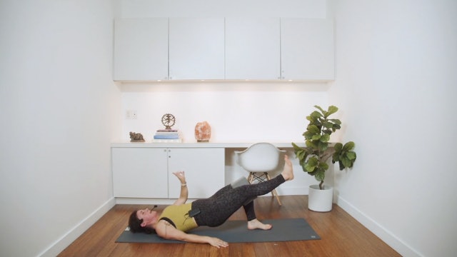 Abs & Booty Workout (30 min) - with Naomi Joy Gallagher