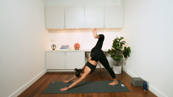 Rise & Shine Yoga (20 min) - with Veronika Diana