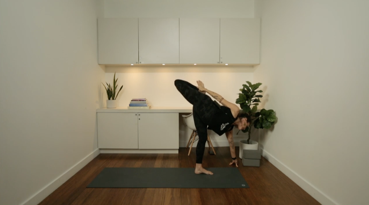 Live Replay: Midday Flow Yoga (60 min) - with Mari Dickey