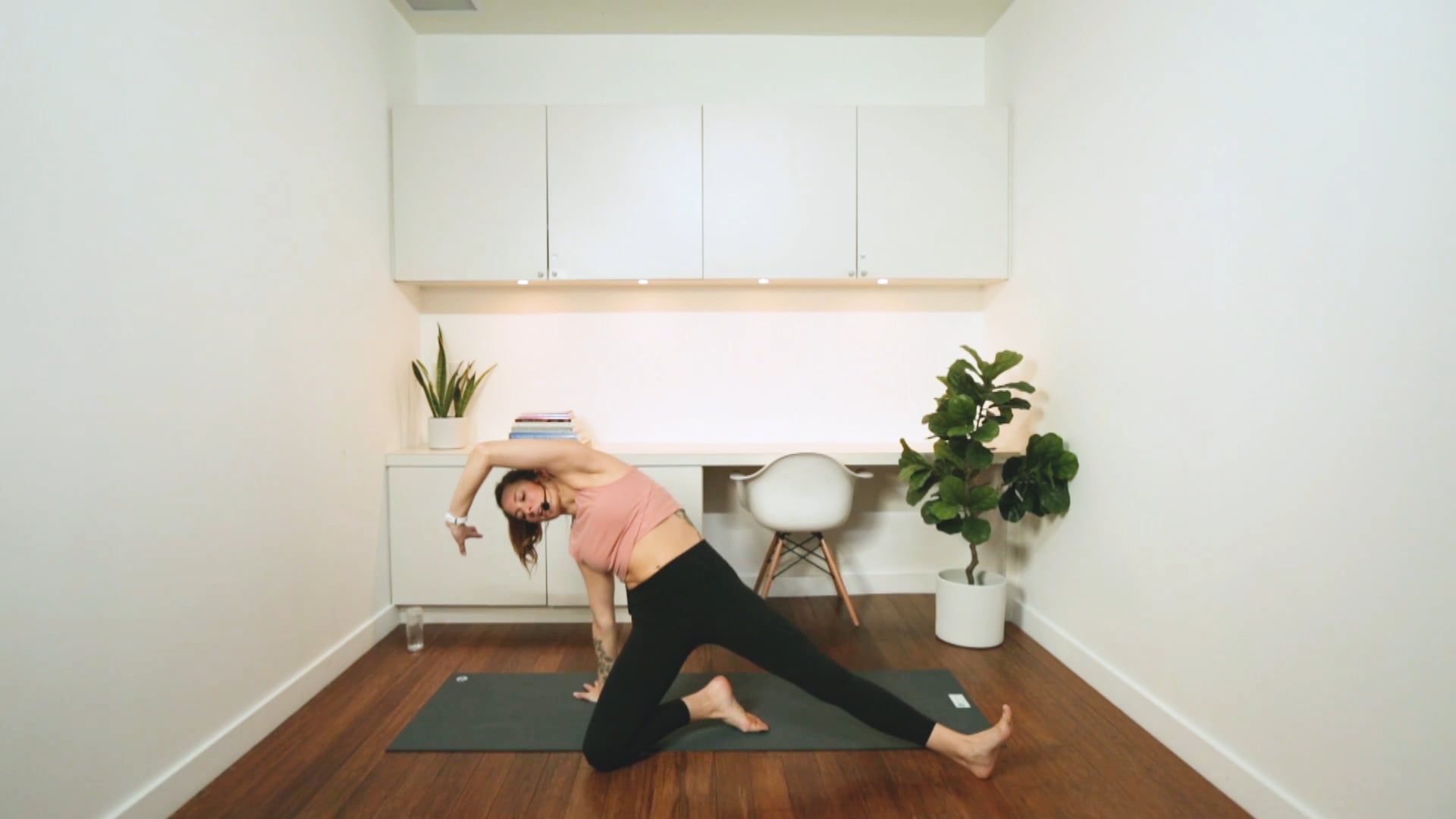 Nourish & Cleanse Flow (60 min) - with Vanessa Bourget