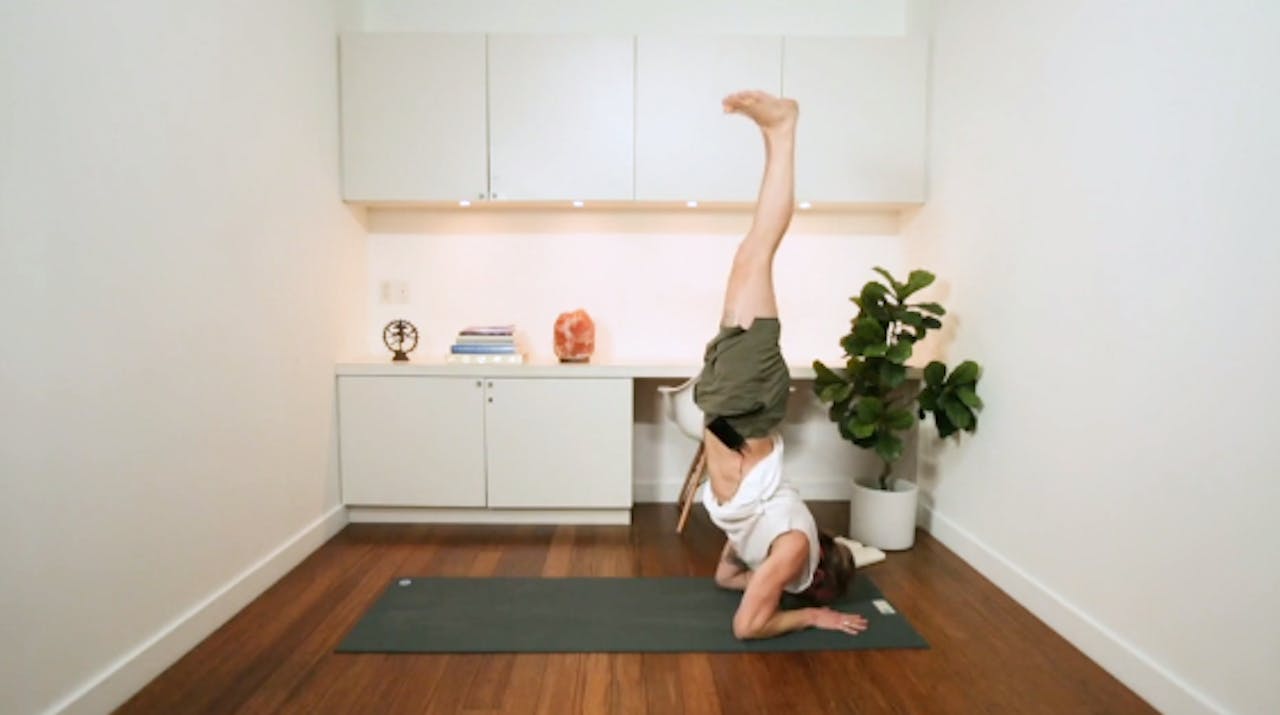 Fiery Power Flow (45 min) - with Connor Roff - Connor Roff - YYOGA at Home
