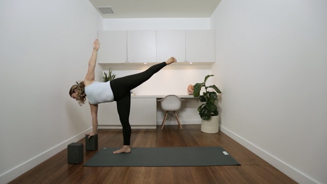 Side Body Flow Yoga (30 min) — with Kate Gillespie