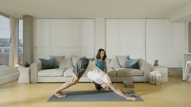 Flow Yoga: Daily Maintenance for Runners (10 min) — with Katherine Moore