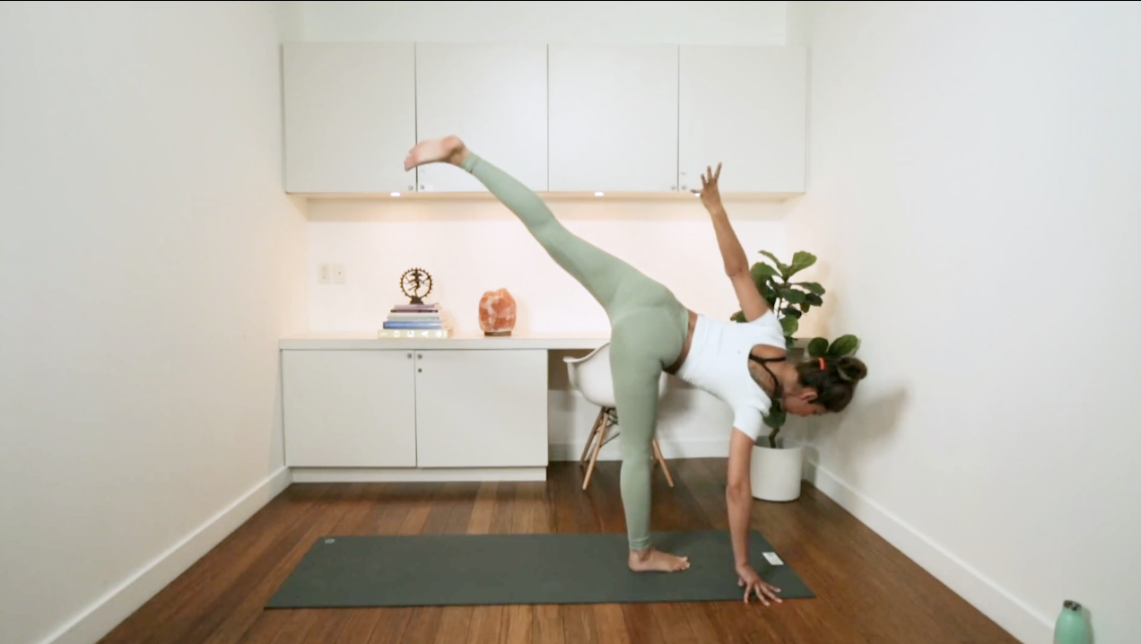 Stretch & Strength Flow (45 min) - with Alia Mai