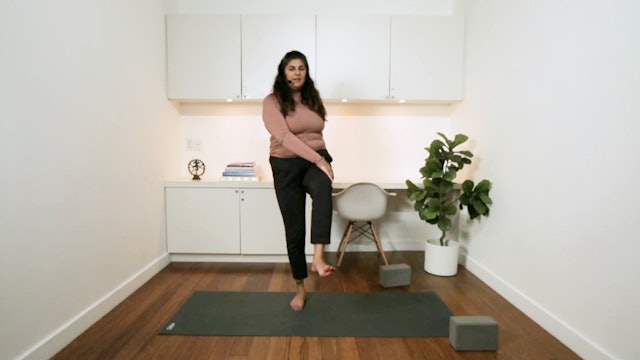 Yoga for Digestion (30 min) - with Aaliya Noorani