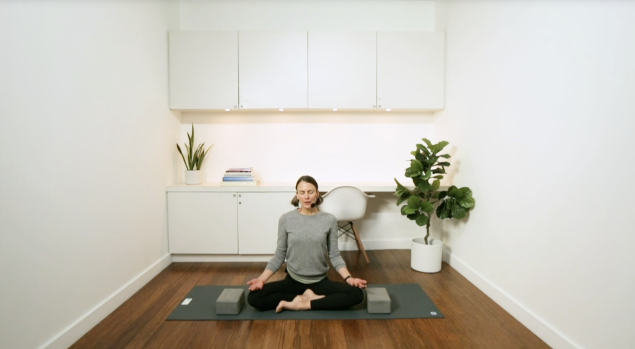 Cozy Evening Hatha (60 min) - with Lisa Sanson