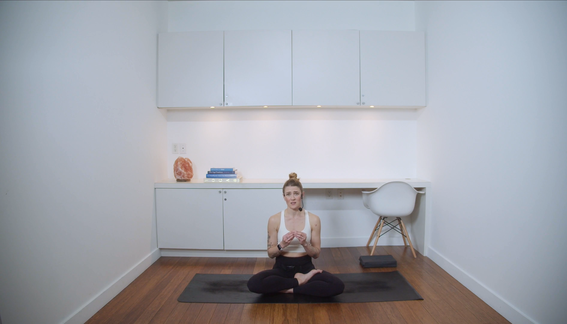 Evening Calm Stretch and Decompress (20 min) - with Heather Obre