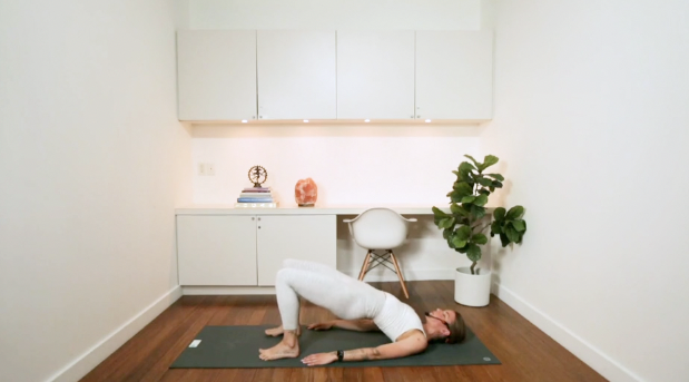 Barre Booty Workout (25 min) - with Heather Obre