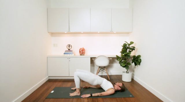 Barre Booty Workout (25 min) - with H...