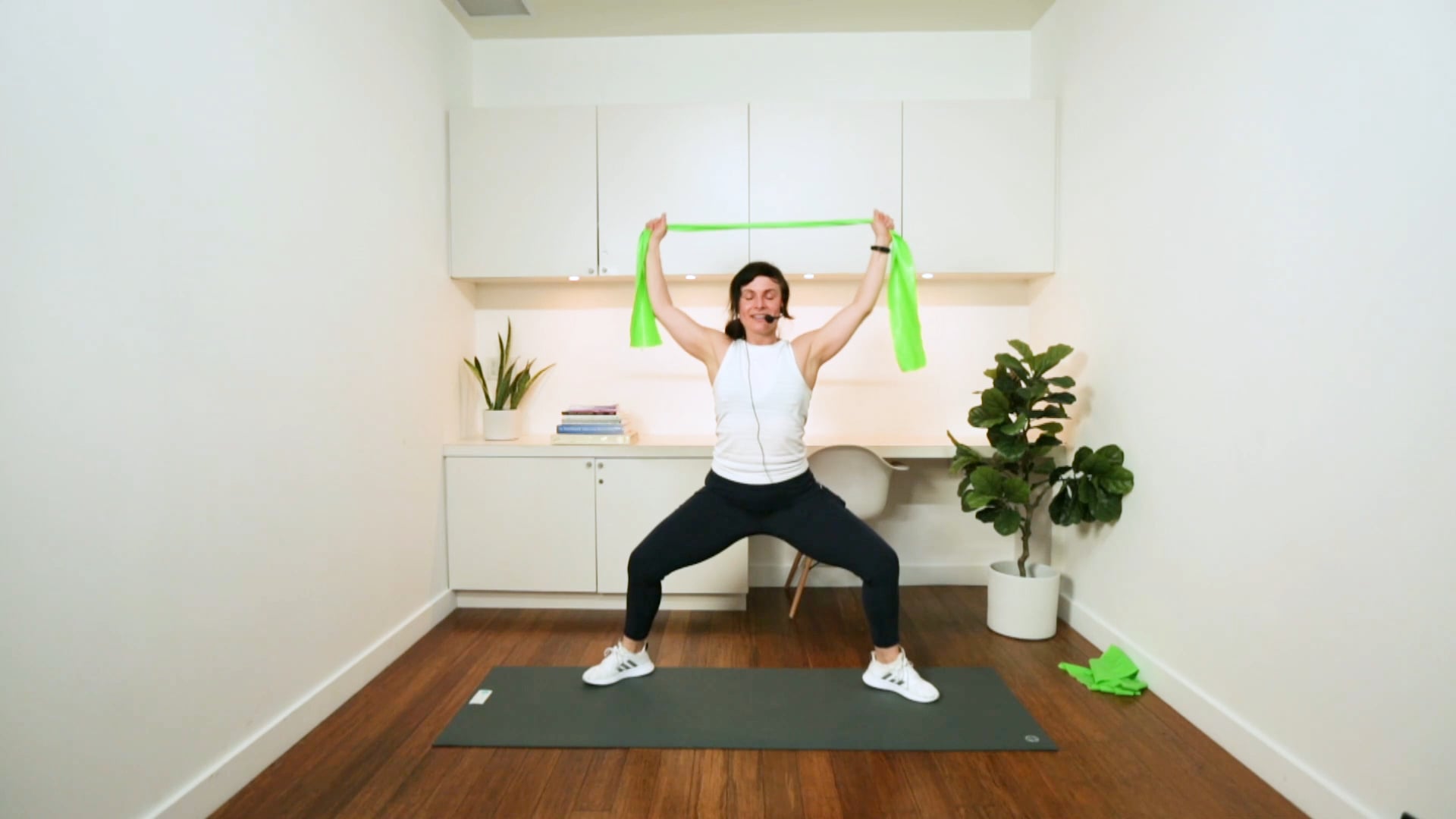Full Body Resistance Band Workout (20 min) - with Naomi Joy Gallagher