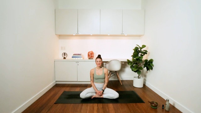  Hatha Yoga For Stress Release (35 min) - with Heather Obre