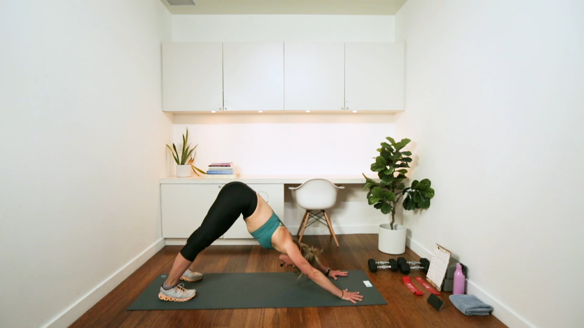 Workout for Cyclists (30 min) - with Hana Weinwurm