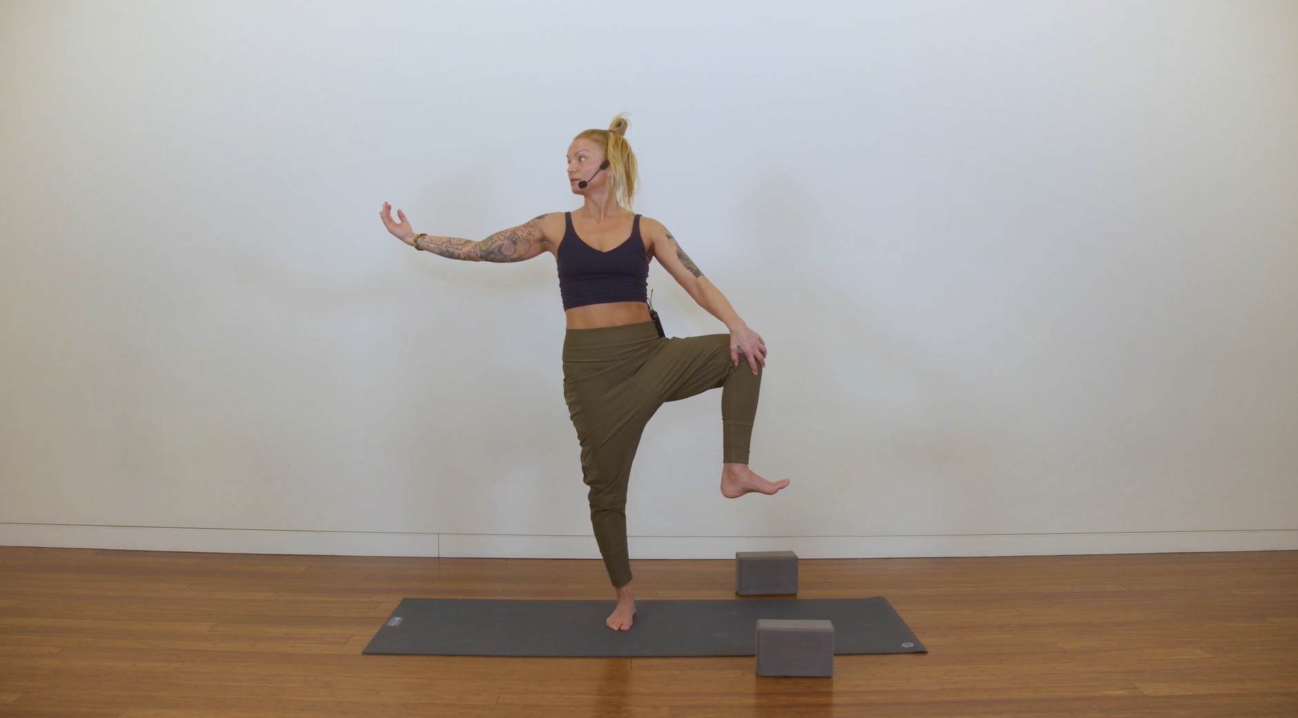 Hatha Yoga for Strength & Stability (20 min) - with Lyndsey Carr