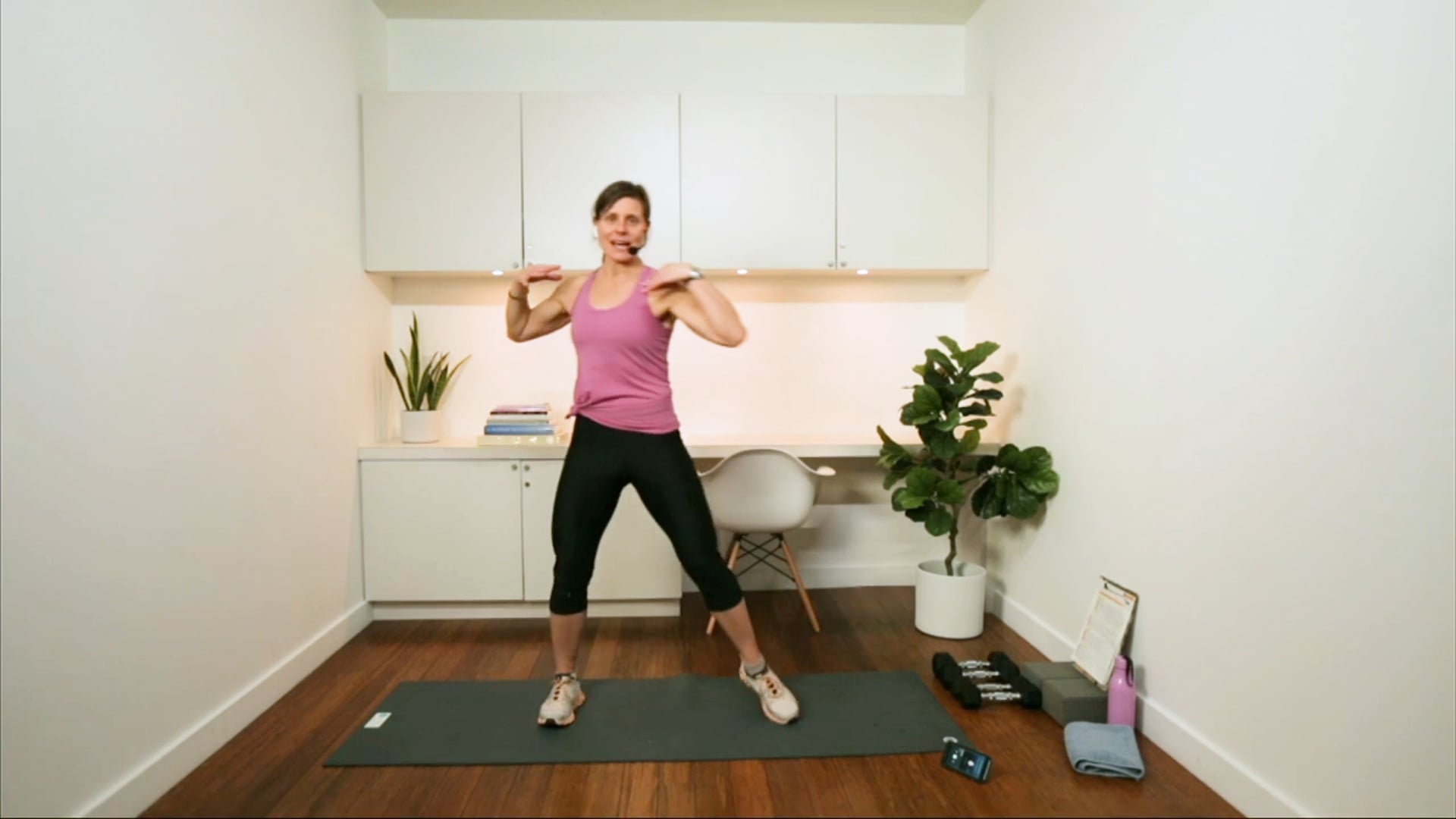 Total Body Express Workout (30 min) - with Hana Weinwurm