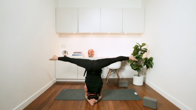  Intermediate Power Yoga (35 min) - with Mari Dickey