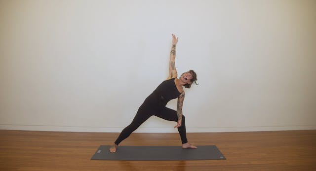 Calming Winter Solstice Flow Yoga (25...