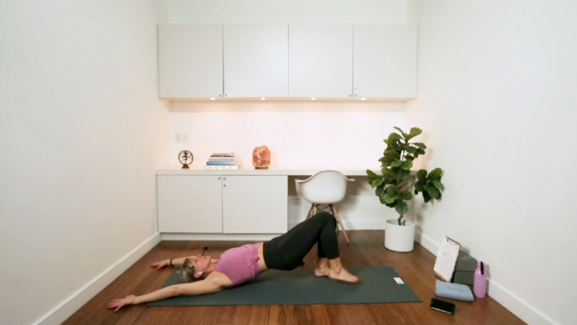 Low Impact Cardio Pilates (30 min) - with Hana Weinwurm