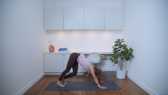 Twist and Energize Flow (50 min) - with Rebecca Hollingworth