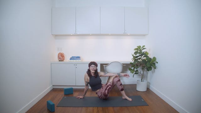 Rooted In Love Flow Yoga (35 min) - w...