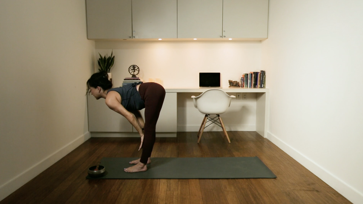 Peaceful Flow Yoga for Winding Down (20 min) — with Hillary Keegan