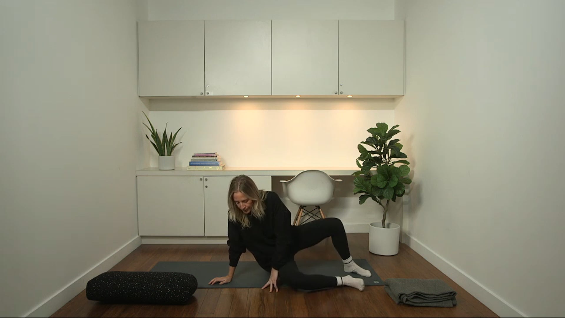 Live Replay: Sanctuary Sunday Yin (60 min) - with Mikaela Millington