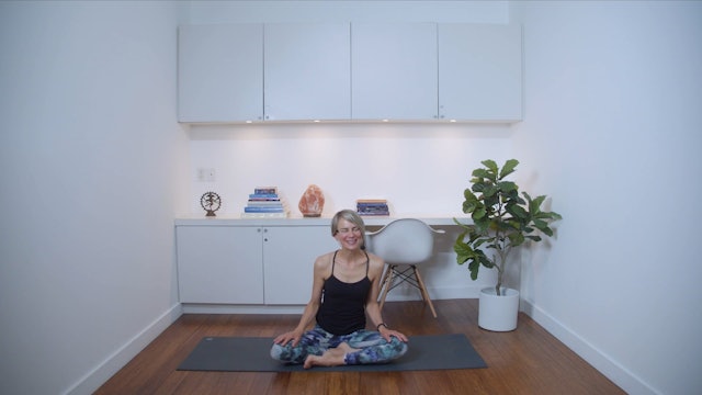 Flow to Reconnect the Mind and Body (30 min) - with Lisa Sanson