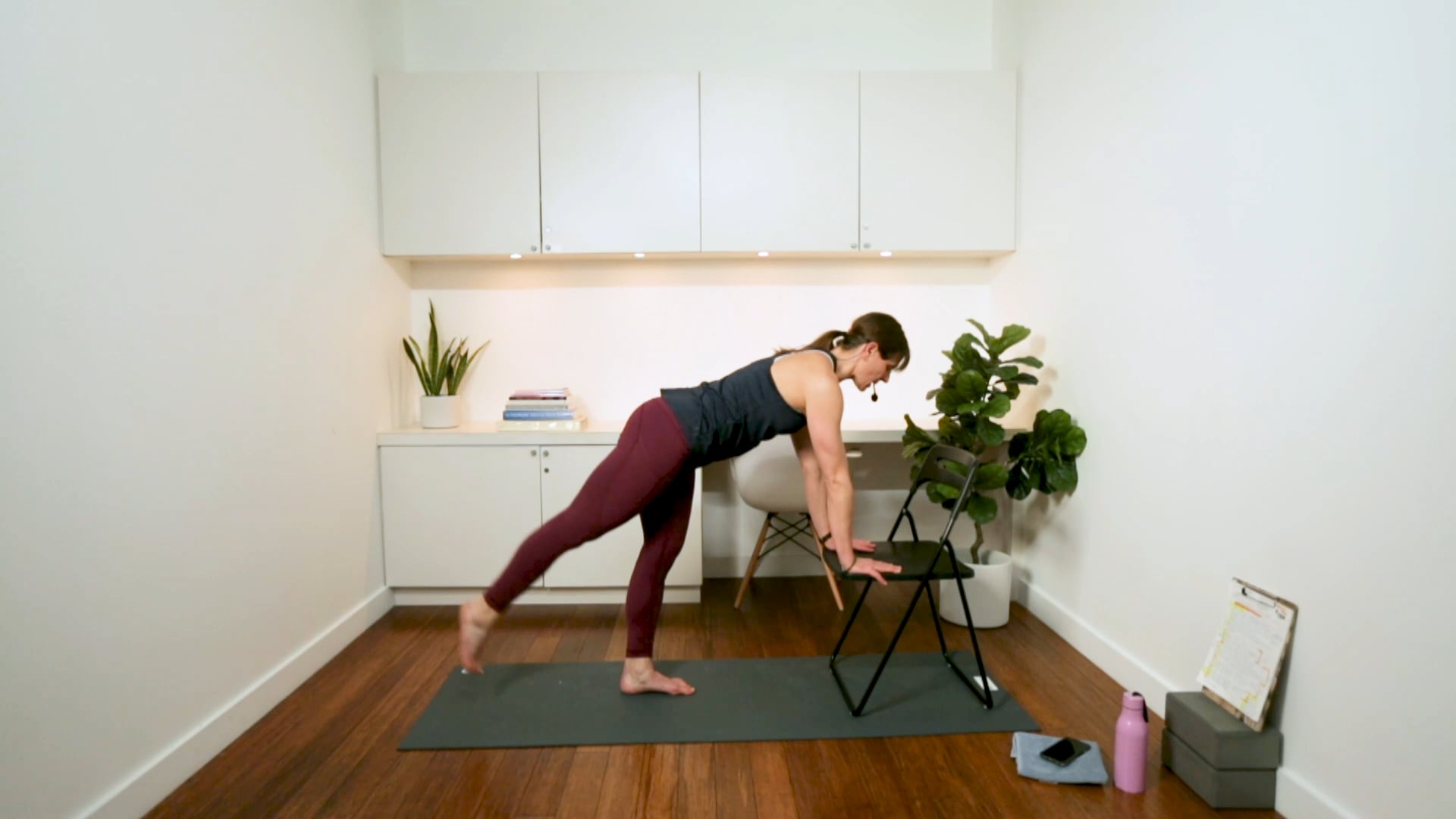 Fun Fitness: Chair Workout (45 min) - with Hana Weinwurm